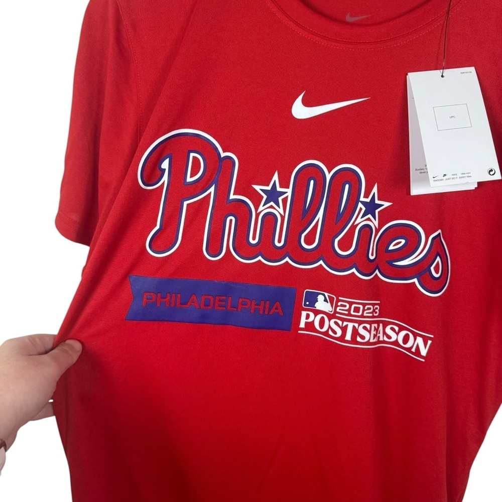 NWT Nike Philadelphia Phillies Nike 2023 Dugout T-Shirt in Red Size S - Picture 5 of 10